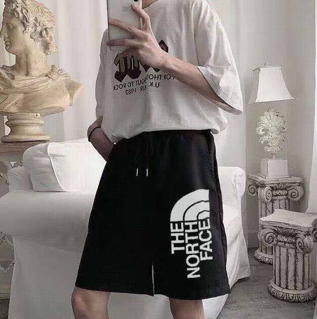 纯棉短裤 The North Face 21Ss北面限定基础百搭短裤 当季最热爆款推荐 立体感十足 任意搭配 都很百搭 上身不单调推荐情侣款无敌好看 透气舒适不