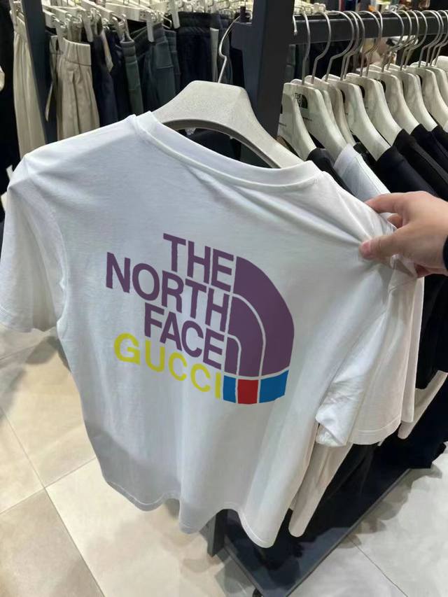 掌柜严选，高端货 ！The North Face北面 24Ss新款官网压胶情侣T，Zp品质支持任意对比，胸前压胶印花，后背也有明显Tnf的Logo标识，采用美国