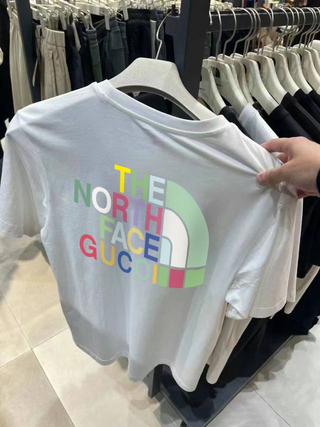 掌柜严选，高端货 ！The North Face北面 24Ss新款官网压胶情侣T，Zp品质支持任意对比，胸前压胶印花，后背也有明显Tnf的Logo标识，采用美国