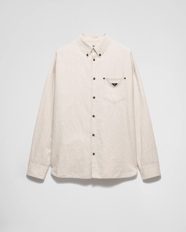 衣服 裤子 Prad*25Ss新款三角微标100%亚麻套装，这款衬衣长裤采用100%亚麻面料制作而成，原版1:1开发，衬衣柔软细腻，胸前饰有经典金属三角形微标，