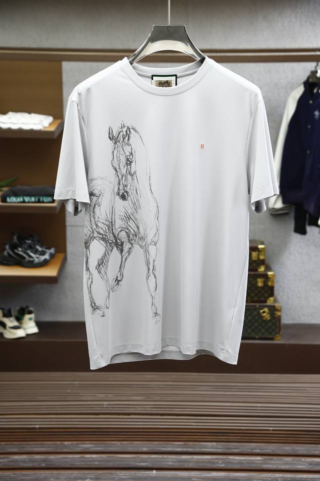 外贸订单货 Hermes-男士圆领丝光棉加氨纶加竹纤维加粘胶，短袖T恤，对面料极其讲究，非常能彰显身份，一直是名流政要，超级富豪的心头好。 龟背的Logo 设计