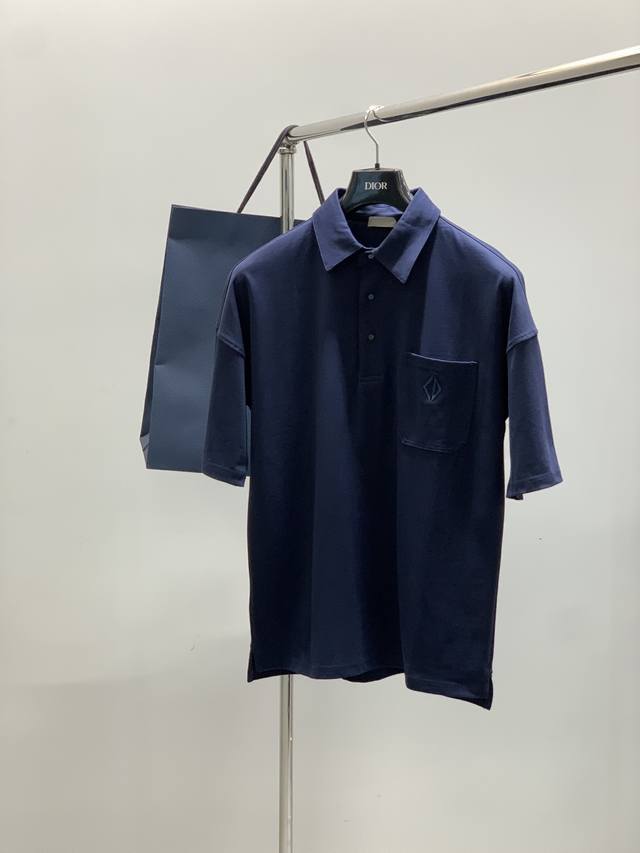 Dior 迪奥， 2025夏季新品，专柜同步有售，简约时尚休闲翻领短袖T恤，原版进口面料，舒适透气，顶级刺绣工艺字母图案Logo，档次极高，独特设计，上身时尚帅