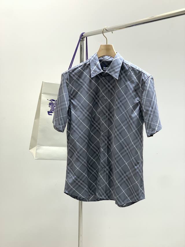 Burberry 巴宝莉，2025夏季最新品，专柜同步有售，原单狠货，时尚休闲长短袖衬衫，进口原版面料，上身舒适透气，顶级印花工艺字母图案装饰Logo，档次极高