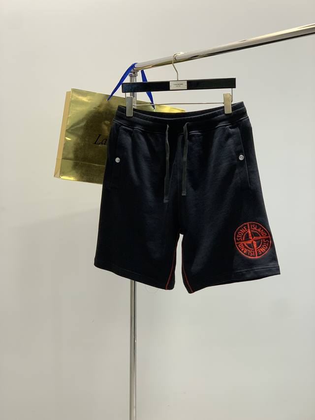 石头岛 黑、灰白两色。全部是定制白灰色毛圈面料。刺绣罗盘设计。经典薄软型毛圈短裤 ..2025Ss国外订单 经典刺绣设计。 定制毛圈怀旧面料 。面料蓬松 手感细