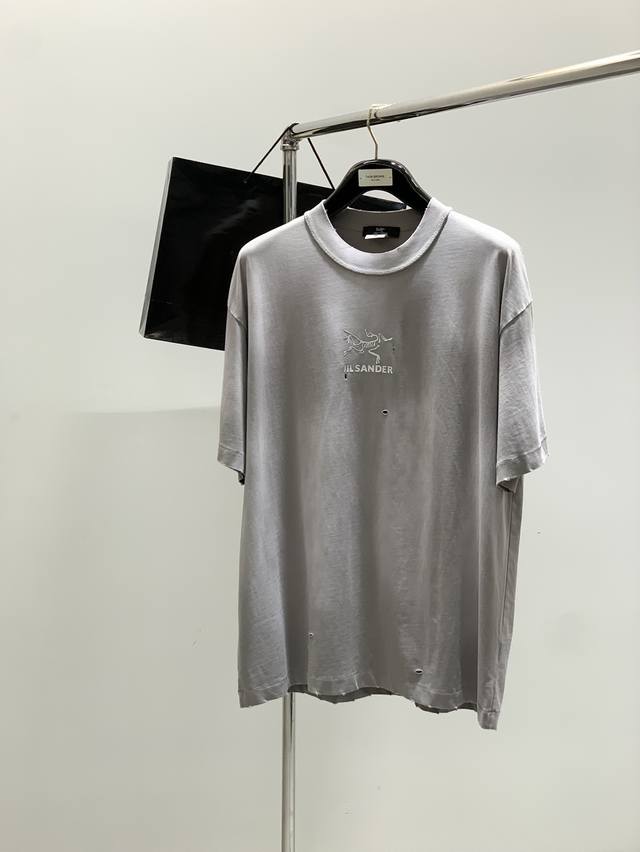 衣服 ，短裤 ，Arcteryx 始祖鸟，2025夏季Aw新品，时尚休闲圆领短袖T恤套装，专柜同步有售，原单狠货，进口原版面料，工艺极度复杂，视觉相当雅致时髦，