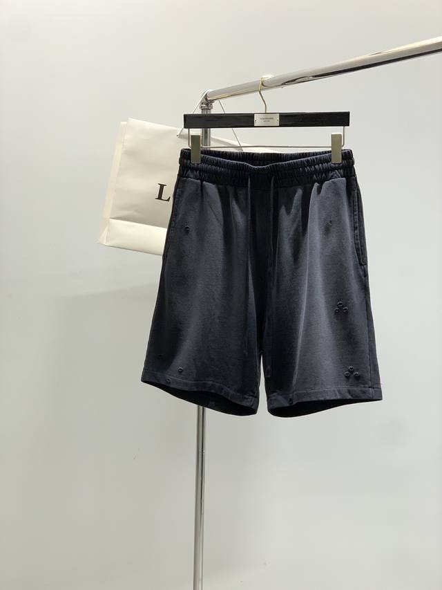 衣服 ，短裤 ，Loewe 罗意威，2025夏季最新款，专柜同步有售，原单狠货，时尚休闲圆领短袖T恤套装，上身很有特点！吸睛而有亮点，进口原版面料，顶级印花工艺