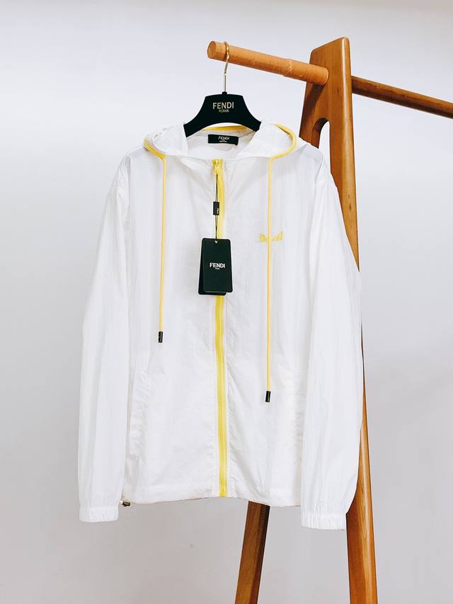 Fendi 芬迪 2025Ss春夏新品 小怪兽系列连帽夹克外套，渠道精品，宽松体常规设计裁剪,兼具个性时尚范儿,与生俱来的不平凡！客供顶级梭织面料，极为细腻的油
