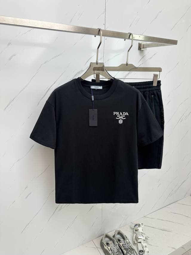 一套 Prada 芬迪家最新25Ss爆款套装来袭 面料采用原版定制 面料柔软轻盈 吸湿排汗 上身超级舒服 M 3Xl