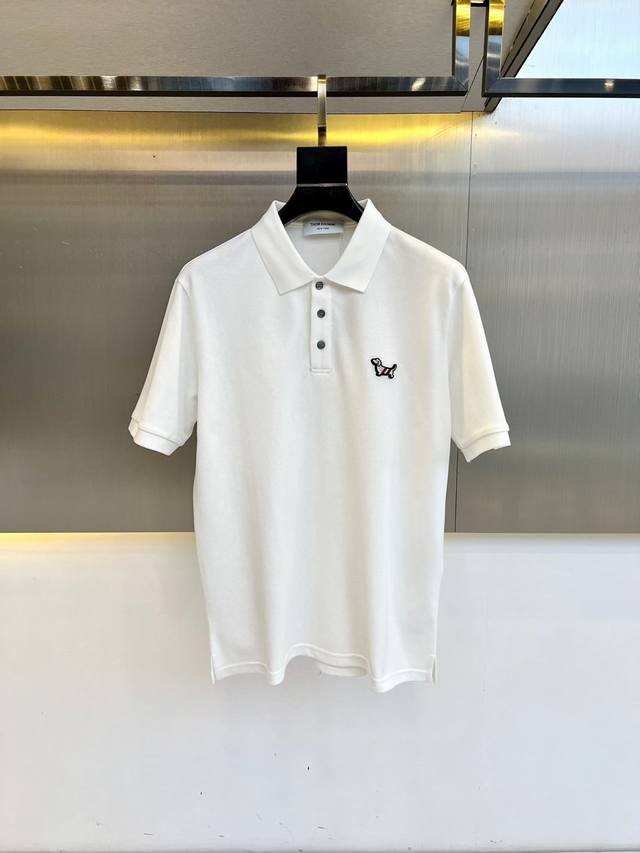 Tb汤姆布朗、2025春夏新品发售！男士夏季翻领Polo短袖T恤，此款为顶级珠地丝光棉面料，透气舒适设计元素非常好看，品牌标识精工刺绣，年度最佳Polo 配置了
