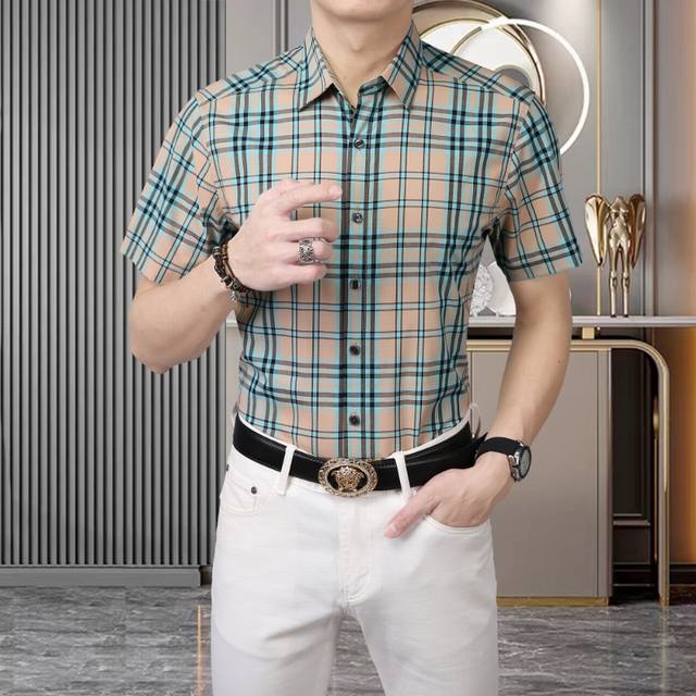巴宝莉 Burberry 2025Ss春夏新款男士短袖经典格子衬衣 衬衫，高端版本！专柜定制面料 透气舒适度高，细节无可挑剔，品牌元素设计理念，体现高品质。手感