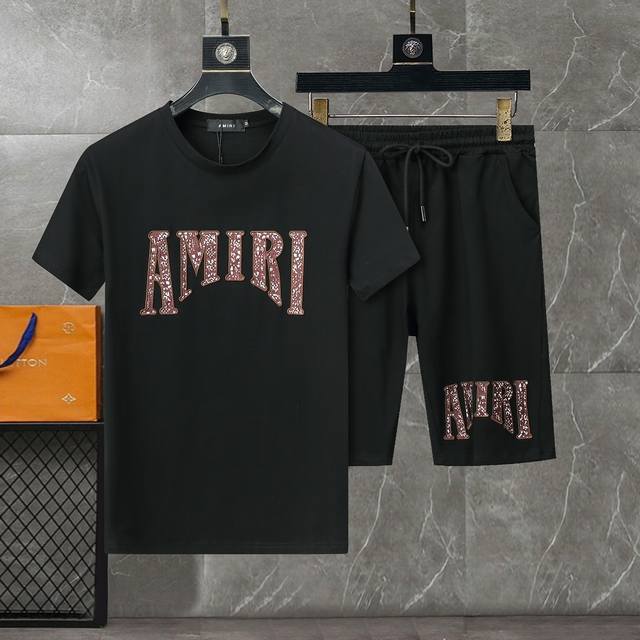Amiri男士套装 世界时尚顶级纯棉手感滑爽极度舒适体验全球顶尖设计无敌高品质随时随地，都保持奢华高贵的特有的视觉质感！标准码数：M-3Xl