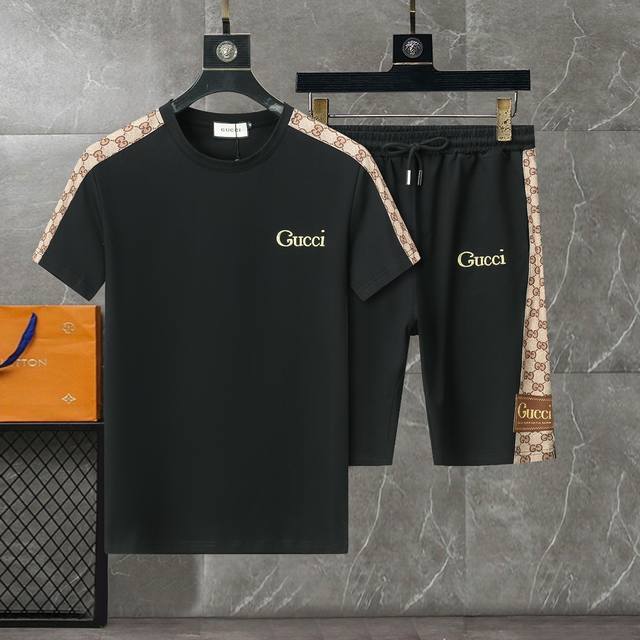古驰Gucci 男士套装 世界时尚顶级纯棉手感滑爽极度舒适体验全球顶尖设计无敌高品质随时随地，都保持奢华高贵的特有的视觉质感. 标准码数：M-3Xl