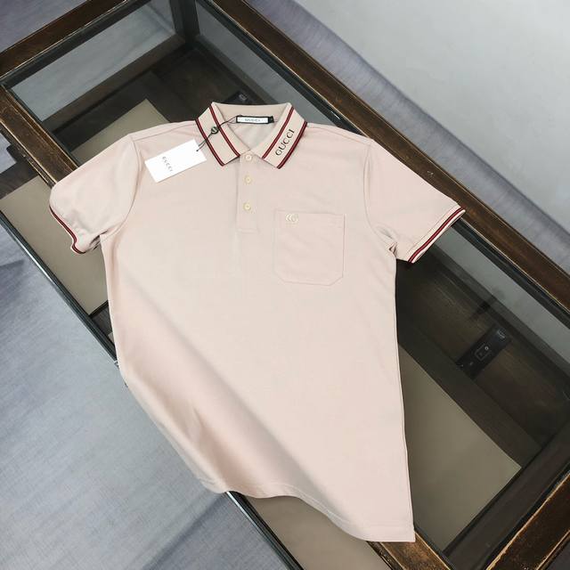 Agucci 古驰 2025最新款男士短袖Polo衫，品牌最新设计元素！既不单调也不复杂,恰到好处的展现品味！客供顶级定制珠地棉面料！舒适吸汗透气根本不在话下,