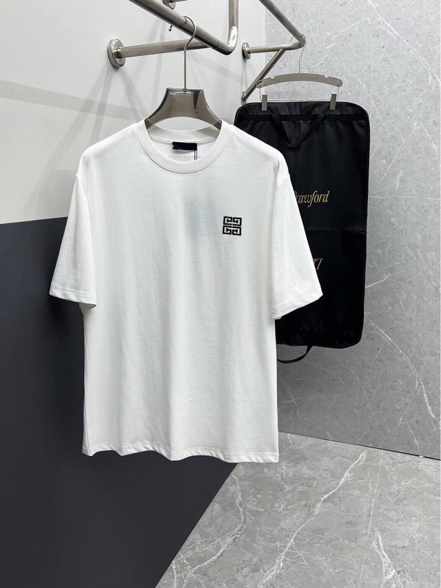 纪梵希 2630Ss新款短袖T恤，定制进口原版丝光面料！经典Logo设计，简单大方得体 时尚不失个性 上身休闲随性 内搭单穿皆可 彰显大牌气质。尺码：M～3Xl