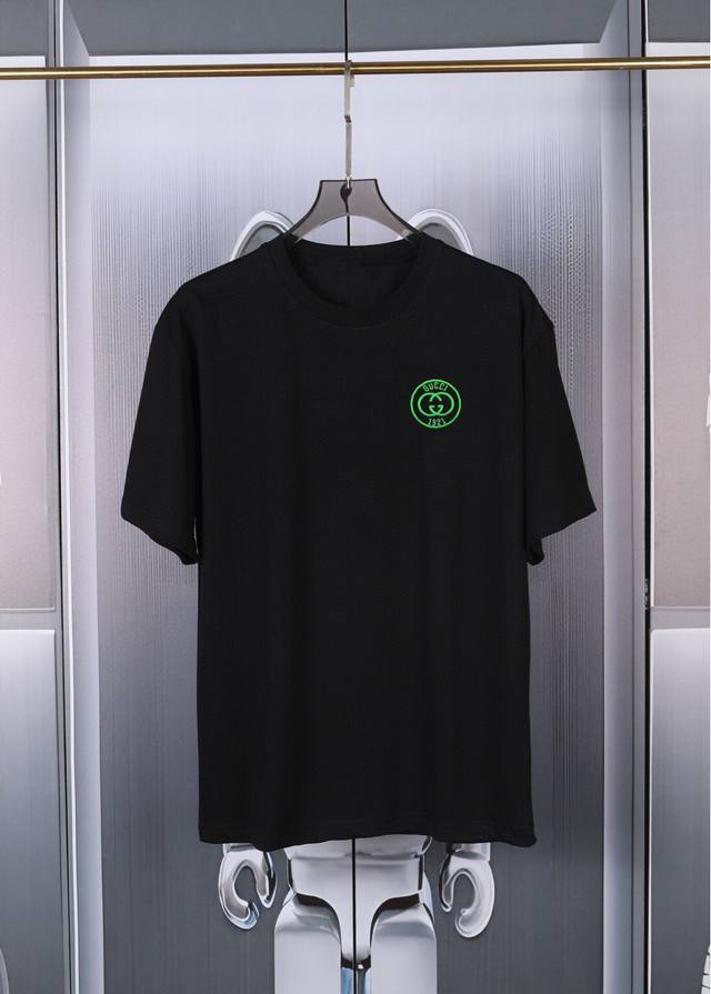 古奇 2630Ss新款短袖T恤，定制进口原版丝光面料！经典Logo设计，简单大方得体 时尚不失个性 上身休闲随性 内搭单穿皆可 彰显大牌气质。尺码：M～3Xl