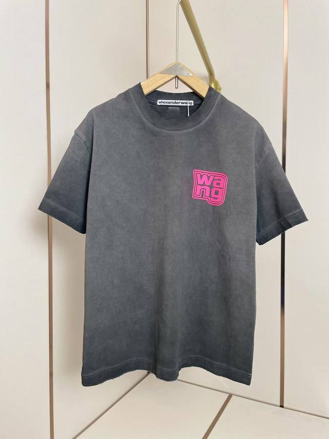 亚历山大王 新款Logo硅胶印花T恤 380克纯棉面料 重磅洗水做旧 破坏磨破处理 廓形落肩 Oversize版型 灰色 男女同款 码数S-Xxl