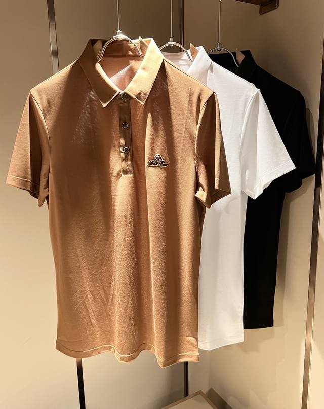 Loro Piana诺悠翩雅 2025春夏男士最新的贸易订单Polo衫，全品相！！上身舒适透气，不僵硬，整体有着丰富的立体感，品质出口订单，衣身Logo图案压胶