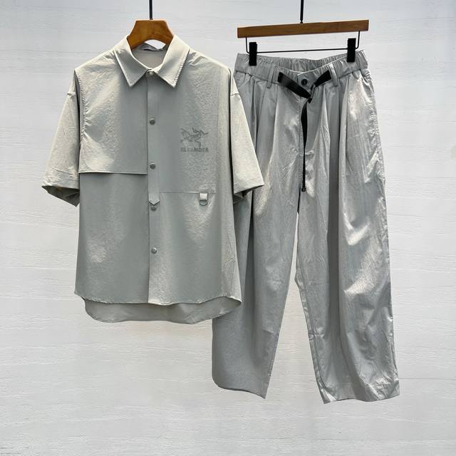 鸟 2025夏季新款套装衬衫 可拆套 独家定制梭织面料 垂感超好不易褶皱 胸前最新Logo设计 细节走线完美无瑕疵 上身效果棒棒哒 百搭又不失时尚感 颜色 黑色