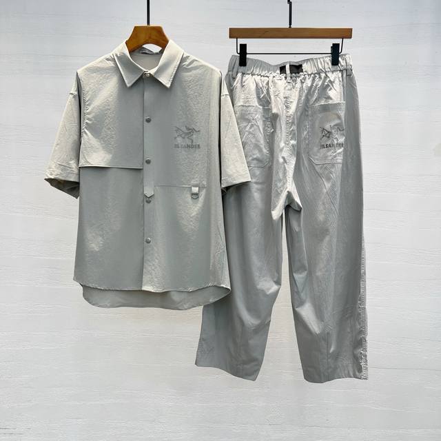 鸟 2025夏季新款套装裤子 可拆套 独家定制梭织面料 垂感超好不易褶皱 胸前最新Logo设计 细节走线完美无瑕疵 上身效果棒棒哒 百搭又不失时尚感 颜色 黑色