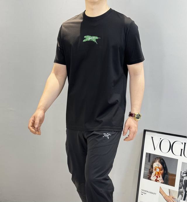 Givench*纪梵-希25S春夏新款短袖.Ins小红书超火爆款系列，超多明星博主网红上身穿搭.立体字母羽毛元素3D绣花工艺.采用190G丝光全棉材质，贴身舒适