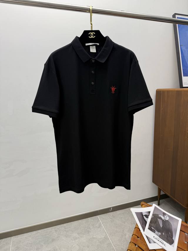 Cd25S春夏男士Polo 胸前标志性Logo徽标 整体非常的轻商务休闲！！客供丝光棉，上身轻盈舒适顺滑 到手绝对让你觉得物有所值的一件单品！！！ 码数M-3X