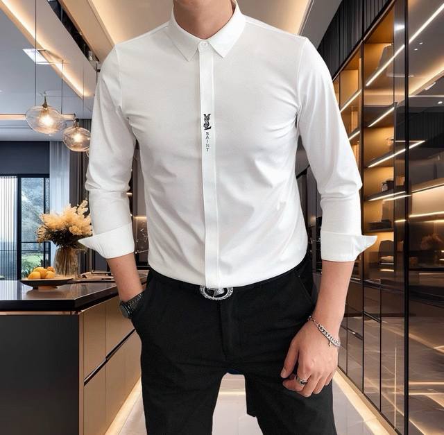 Ysl 圣罗兰2025新款男士原单休闲长袖衬衫 官网同步发售 简洁时尚百搭 高端品质无缝切割包边 印胶Logo图案设计 定制进口锦氨天丝棉面料 弹力大 不起皱