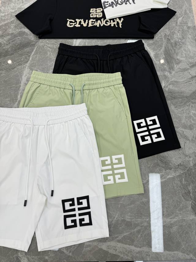 短袖 短裤 Givench*Y纪梵希25S新款五分短裤可搭配套装！冰爽舒适.精致3D品牌Logo标识.发泡立体工艺.面料采用高密冰感四面弹轻薄面料.上身无束缚感