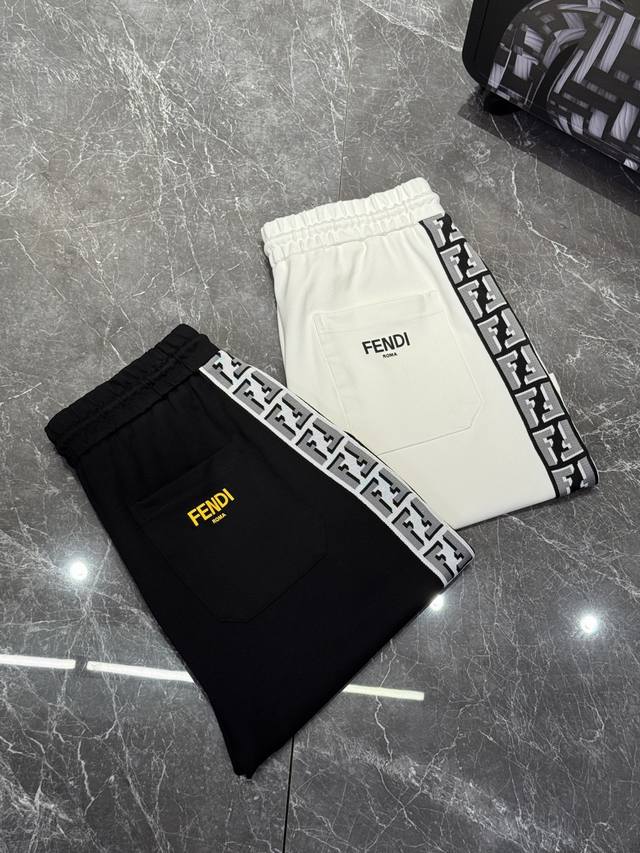 短裤 Fend*I 25Ss新款夏季休闲五分短裤！经典小怪兽眼睛皮牌设计.新款Ff织带简单高级.高端锦棉面料.柔软舒适感满满.原厂五金质感满满.高级感强！整体视