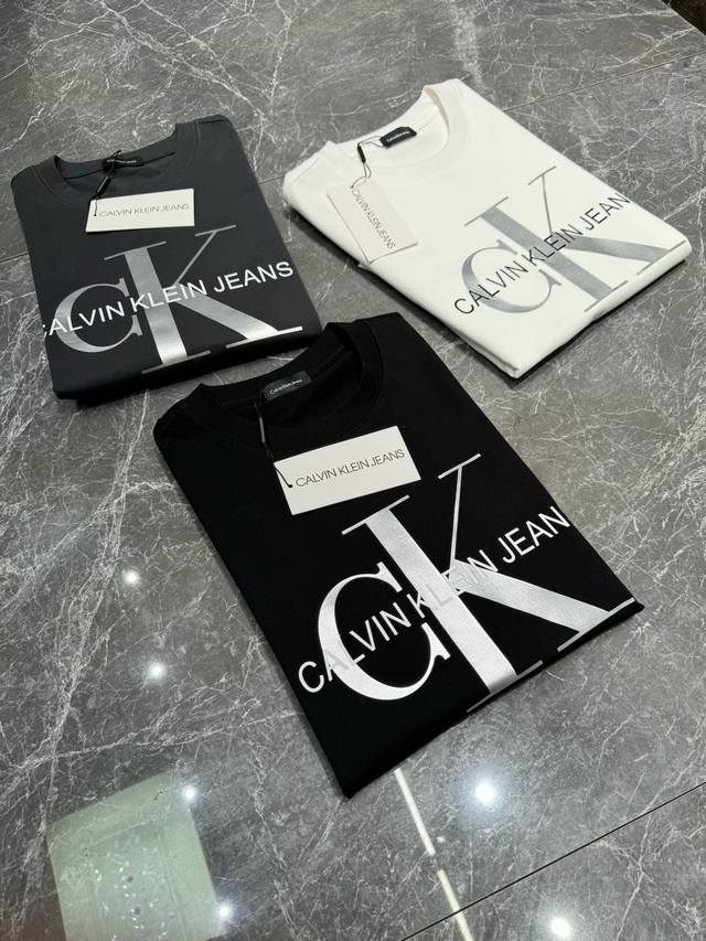 Calvin Klein 25Ss新款上架.原单品质.一直以City注明的品牌.非常奈斯！高级定制300G纯棉面料舒适柔软！超级喜欢的款式推荐给各位老粉！高级立