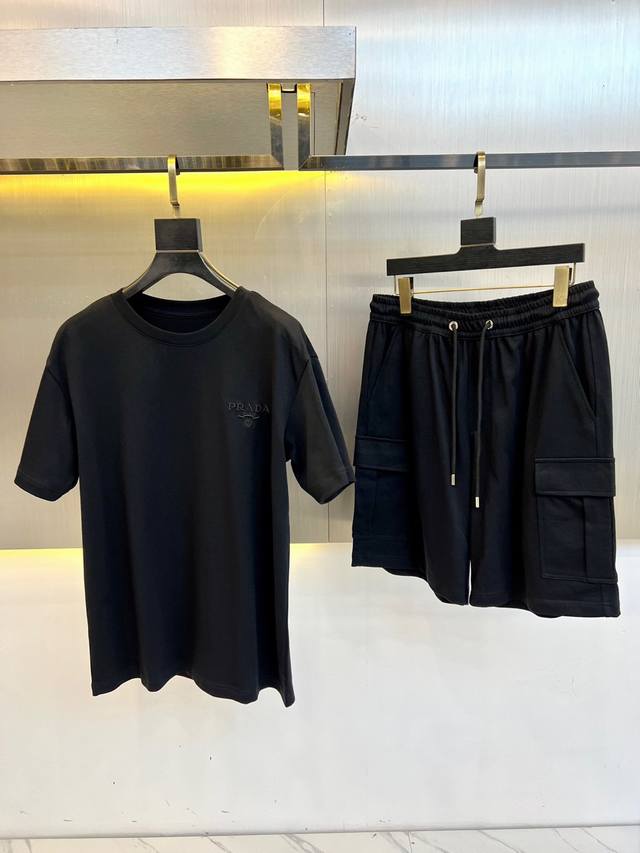 新品套装普拉达、衣服 裤子 年春夏季新款运动休闲套装，外贸公司订单顶级品质，完胜，意大利客供进口欧棉面料，顺滑细腻，贴身穿着首选，定制螺纹，资深裁缝立体剪裁，工