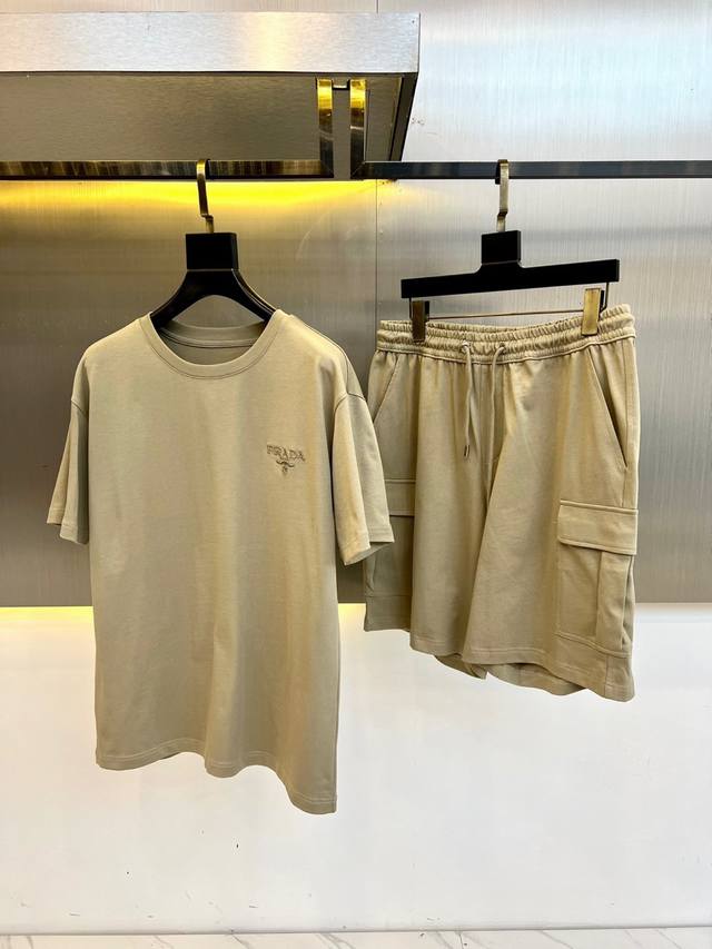 新品普拉达套装、衣服 裤子 年春夏季新款运动休闲套装，外贸公司订单顶级品质，完胜，意大利客供进口欧棉面料，顺滑细腻，贴身穿着首选，定制螺纹，资深裁缝立体剪裁，工