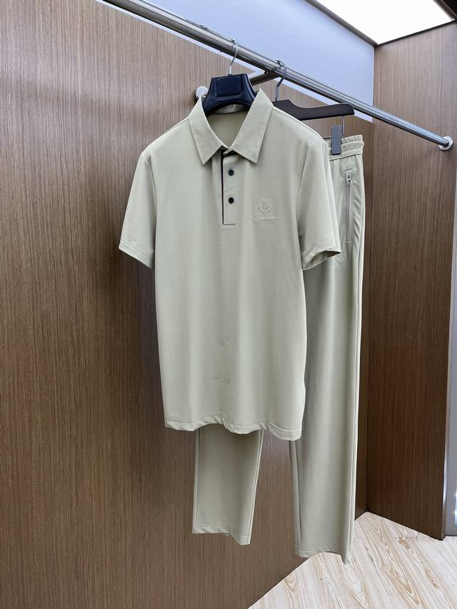 套 Lp2540S春夏新品休闲套装 独家定制丝光棉棉面料，明星最爱时装味休闲简单大方 刺绣织带设计 工艺设计,干净利落剪裁 都市风十足 可供独家顶级定制面料，,
