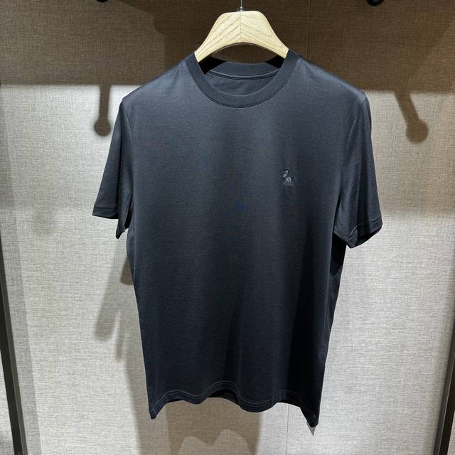 上新，Bel小狗标识刺绣细节棉质T恤衫。订织全棉面料质感好，面料舒适亲肤。颜色:黑，白色。尺码:S-M-L-Xl-Xxl。