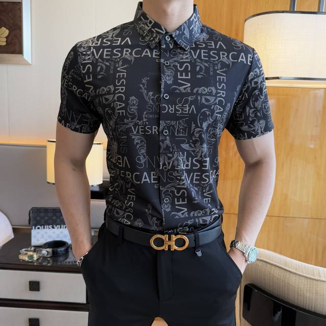 范思哲 2025Ss春夏时尚大爆款短袖衬衫，贸易公司渠道货，品相完美如斯，属于入柜级别，可预见性的爆款，高级定制进口长绒棉面料，大师级剪裁，质感无敌，亲肤性极佳