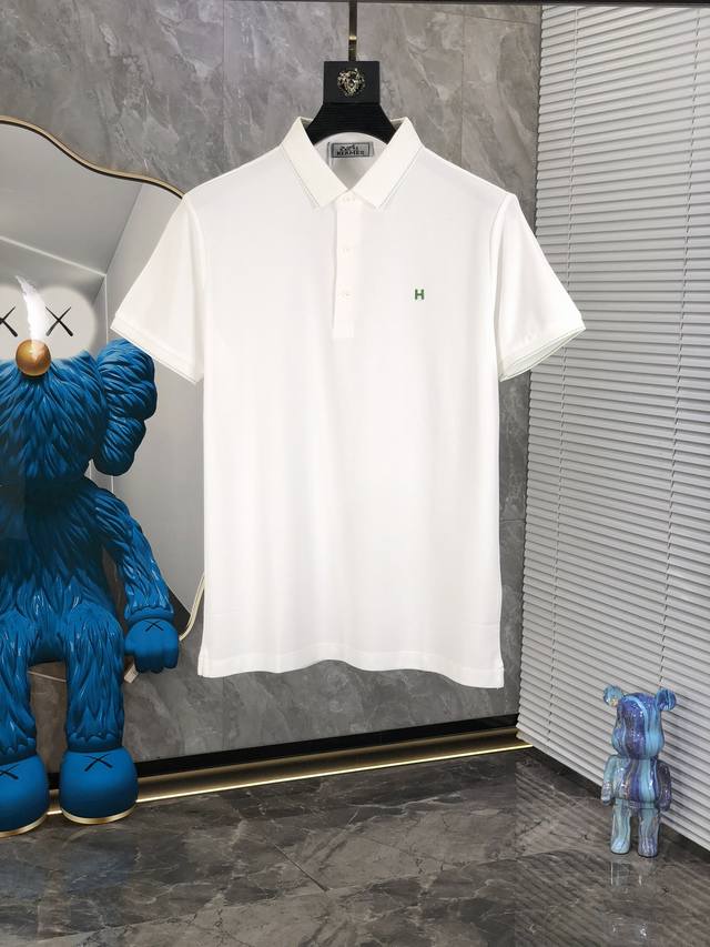 爱马仕。2025Ss春夏新品 翻领短袖Polo衫。 客供进口100%珠地棉面料，甄选上等长绒棉花原料，面料属性皆为上乘，网眼结构细腻自然，经过水洗后，M肌理变得