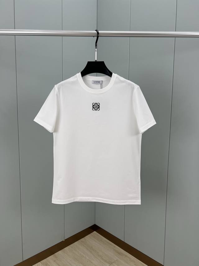 Loewe.罗意威 春夏正面饰有品牌经典元素Anagram Logo花字立体硅胶圆领短袖T恤，男女同款 、官网、专柜长青款，堪称百搭单品，极简风格设计衣橱里不可