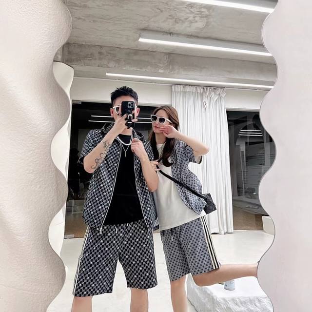 古琦Ss春夏新款短袖套装，男女同款。上身效果超赞，码数48-56
