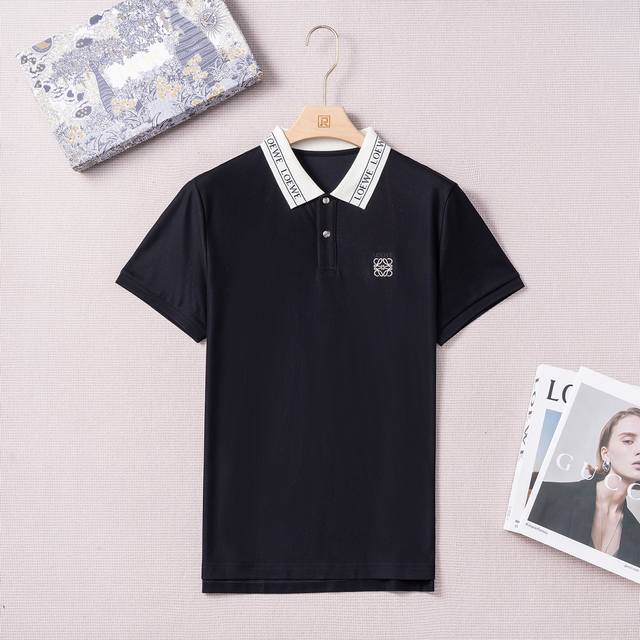 新品上市 Lo*We 罗*意威25春夏时装款短袖丝光珠地棉马球Polo衫！ 甄选光照极好的上等长绒棉花原料，经过百年工坊定织定染而成，极为奢华特殊的材质，面料属