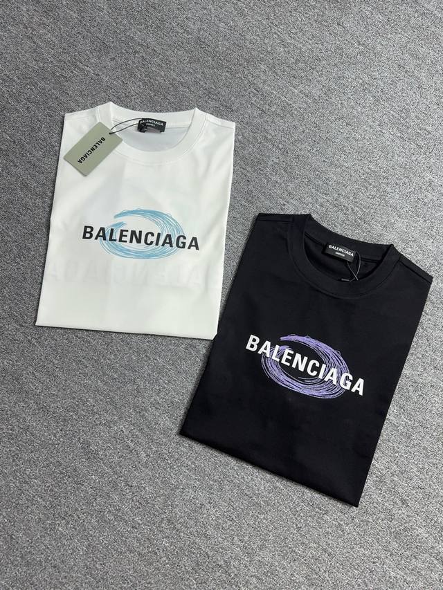 Balenciag*A巴黎世*25S新款夏季T恤.双面烫画设计.品牌字母图形搭配造型.属于灵魂式的撞色.辨识度鲜明...客供190G丝光纯棉面料，质感方面一流，