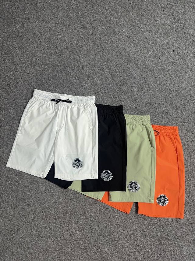 Moncler 25S夏季男士休闲五分裤.干净利落.....功能性专业冷感四面弹黑科技面料，亲肤舒适吸汗速干透气.....品质绝对好闭眼入手的质量，买到等于赚到