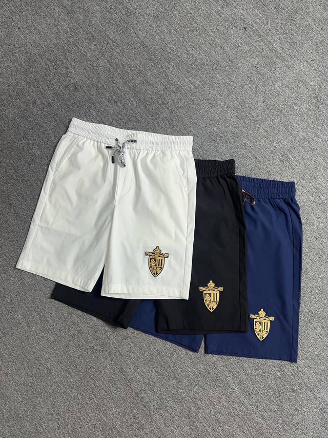 Fendi 25S夏季男士休闲五分裤.干净利落.....功能性专业冷感四面弹黑科技面料，亲肤舒适吸汗速干透气.....品质绝对好闭眼入手的质量，买到等于赚到的节