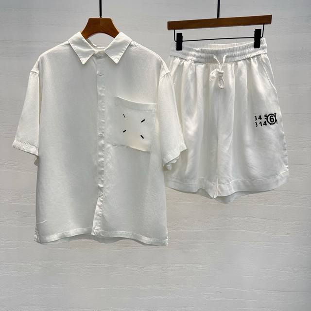 马J拉 2025夏新款套装衬衫 可拆套 走秀款 独家定制牛仔面料 经典Logo设计 非常洋气 垂感超好不易褶皱 超报超透气舒适 细节走线完美无瑕疵 上身效果棒棒