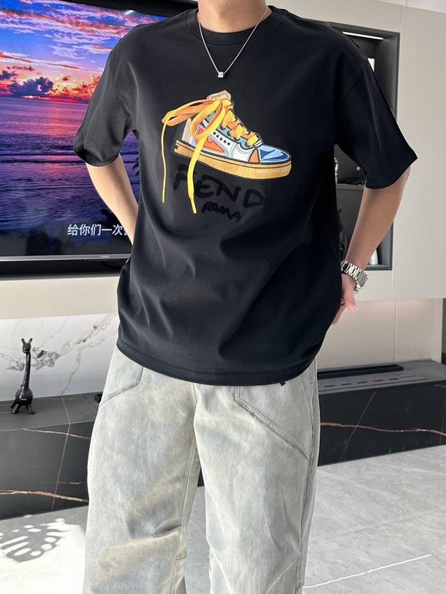 Fd 2025春夏新品，优选特定原版开发双股精棉平纹面料，上身挺阔舒适度佳，外穿内搭随意搭配，男女同款夏日必备 尺码M-Xxl