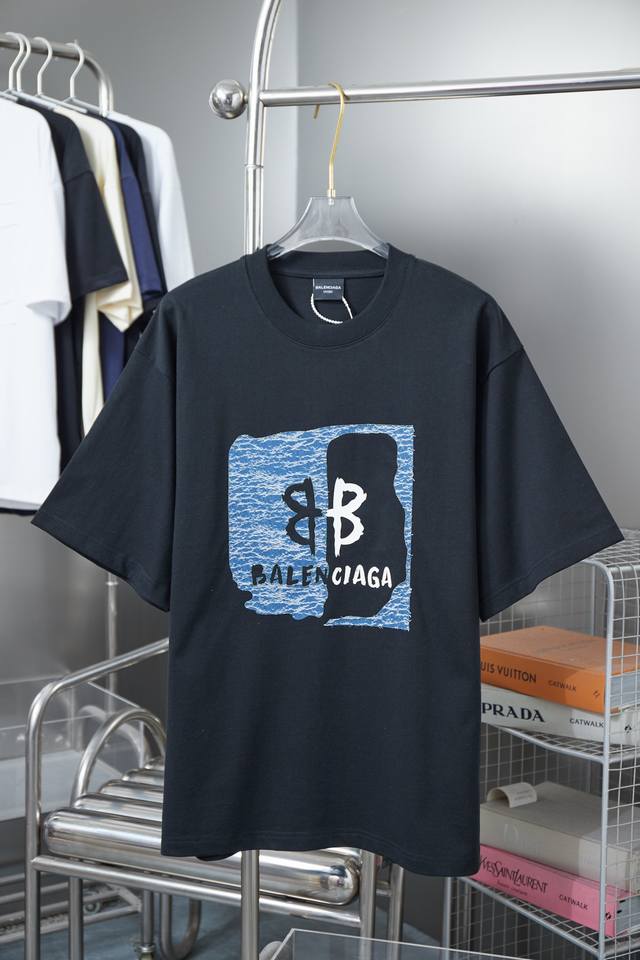 Balenci*Ga 25Ss早春新款 牛仔布镂空Bb图案短袖 轻奢主义 男女日常通勤穿搭必备单品 正确版本 欢迎对比 详细特征 320克 % 纯棉双纱汗布面料
