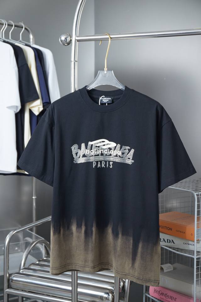 Balele 巴黎世家 25Ss早春新款 字母Logo烫钻短袖 轻奢主义 男女日常通勤穿搭必备单品 正确版本 欢迎对比 详细特征 320克 % 纯棉双纱汗布面料