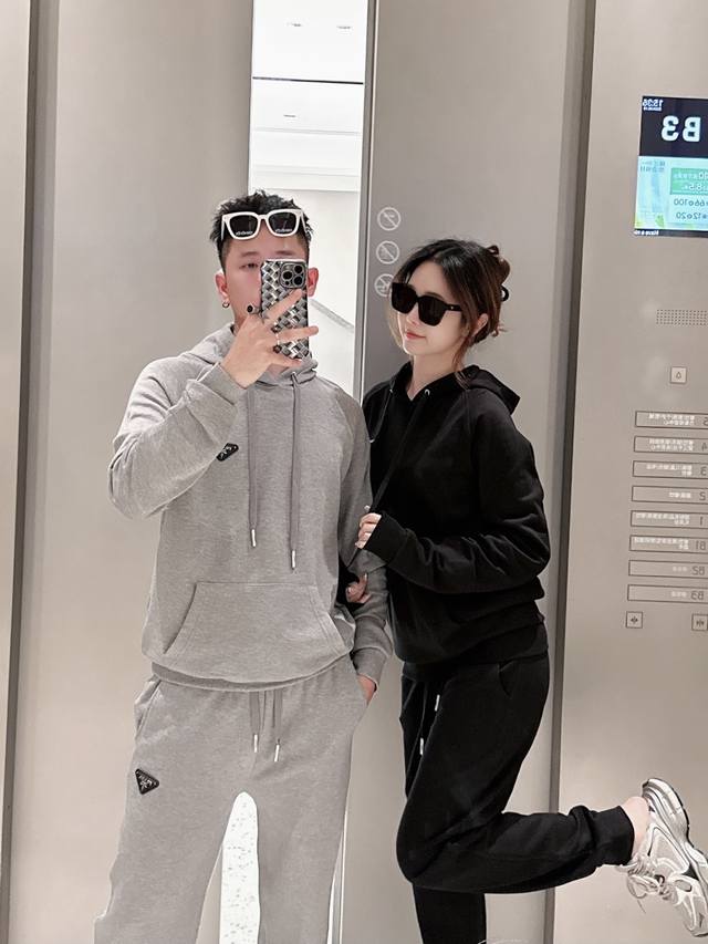 普拉达Ss秋冬新款卫衣套装，丝光棉卫衣面料，男女同款。上身效果超赞，码数48-56