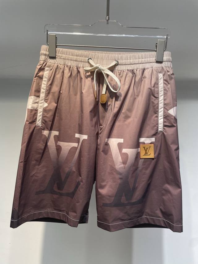 2530Ss春夏新款短袖沙滩裤。款式新颖，耐穿舒适不易变形，版型修身时尚，上身效果超赞，码数48-56