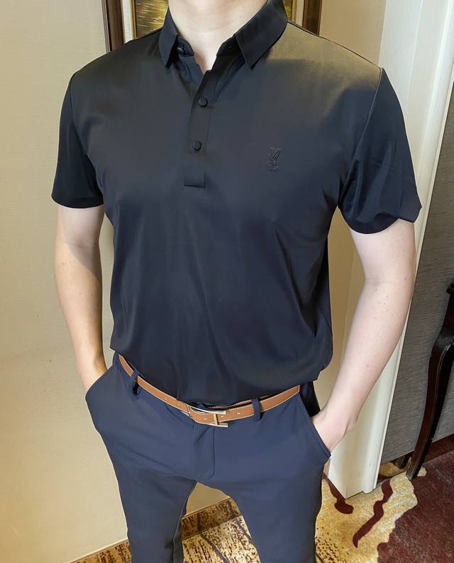 圣罗兰 新品上市！2025Ss夏季新款字母Logo男士翻领Polo衫！经典商务男款，高端男装的天花板级别的商务男款！简约时尚大气不失优雅，单穿内搭体面过人，品质