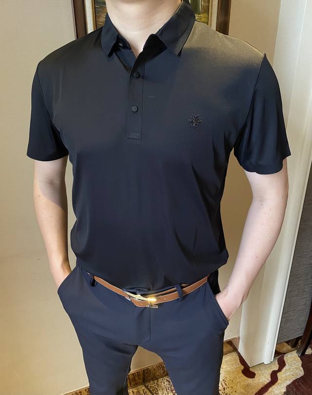 迪奥 新品上市！2025Ss夏季新款字母Logo男士翻领Polo衫！经典商务男款，高端男装的天花板级别的商务男款！简约时尚大气不失优雅，单穿内搭体面过人，品质控