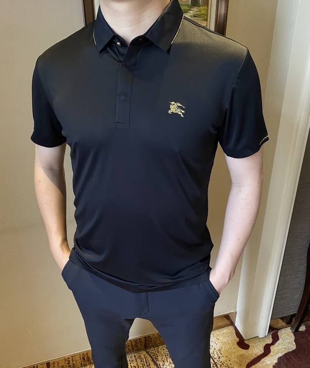 巴宝莉 新品上市！2025Ss夏季新款字母Logo男士翻领Polo衫！经典商务男款，高端男装的天花板级别的商务男款！简约时尚大气不失优雅，单穿内搭体面过人，品质